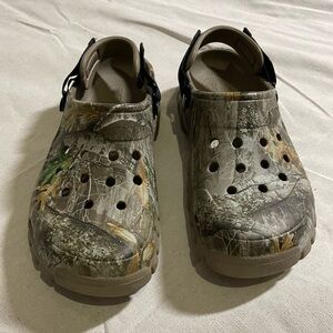 Men’s Camo Crocs Realtree Edge clogs size 10 in great condition worn once